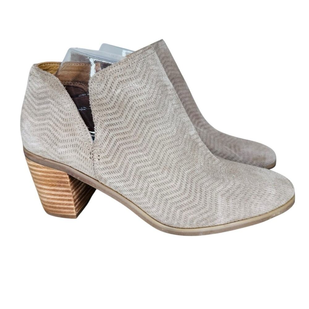 Lucky Brand Bootie 9 Pickla Boots Suede Chevron Textured Tan Taupe Block Heel